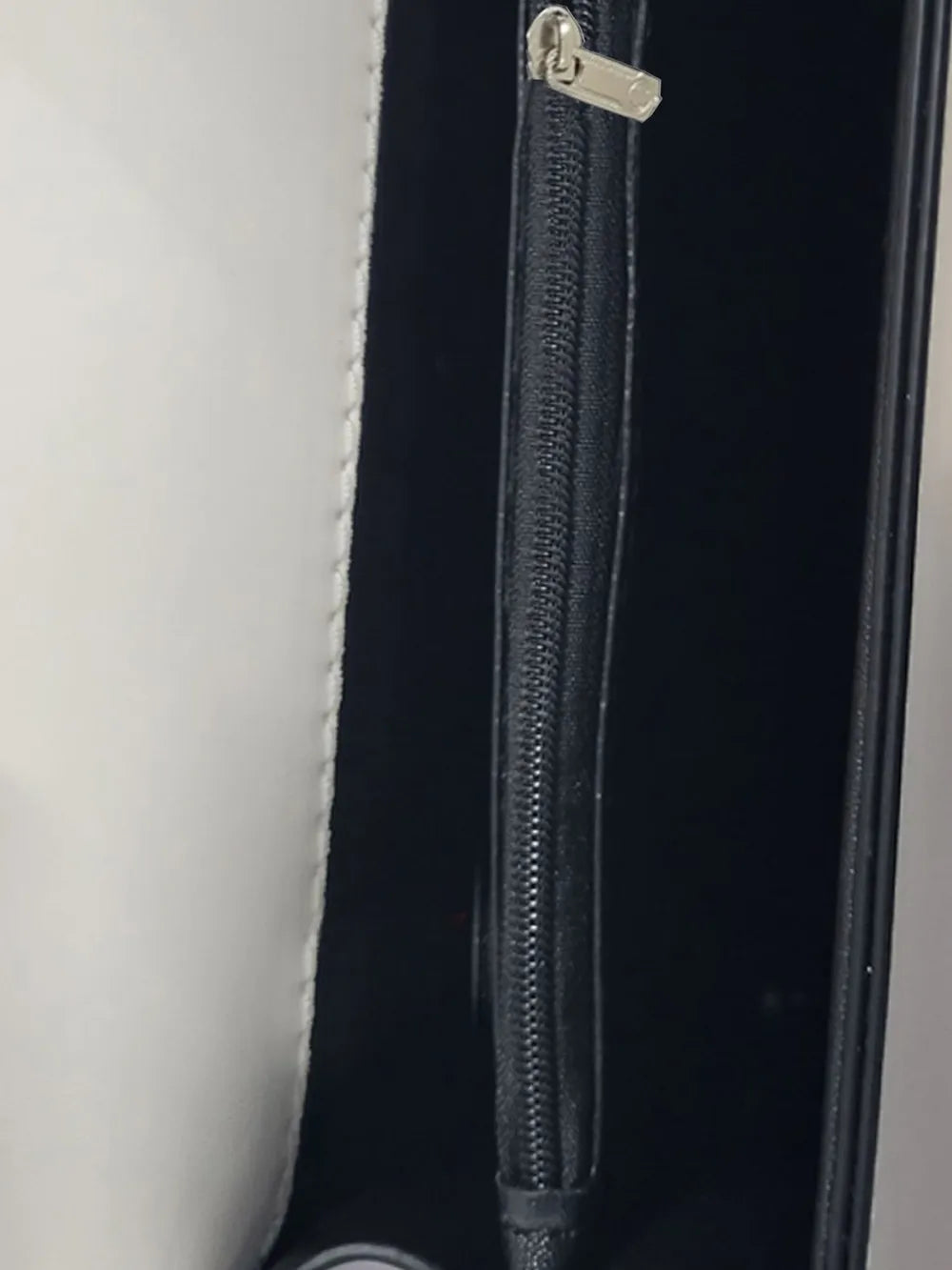 Bolso de mano con cadena de cuero sintético y correa de hombro desmontable