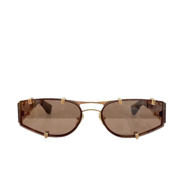 Gafas de sol de ojo de gato de metal de moda para hombre, gafas de sol pequeñas que favorecen el rostro.