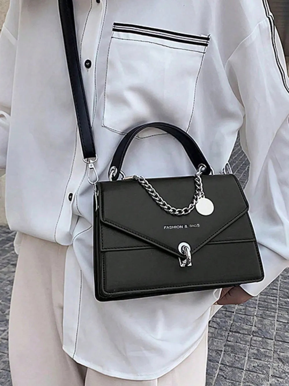 Bolso de mano con cadena de cuero sintético y correa de hombro desmontable