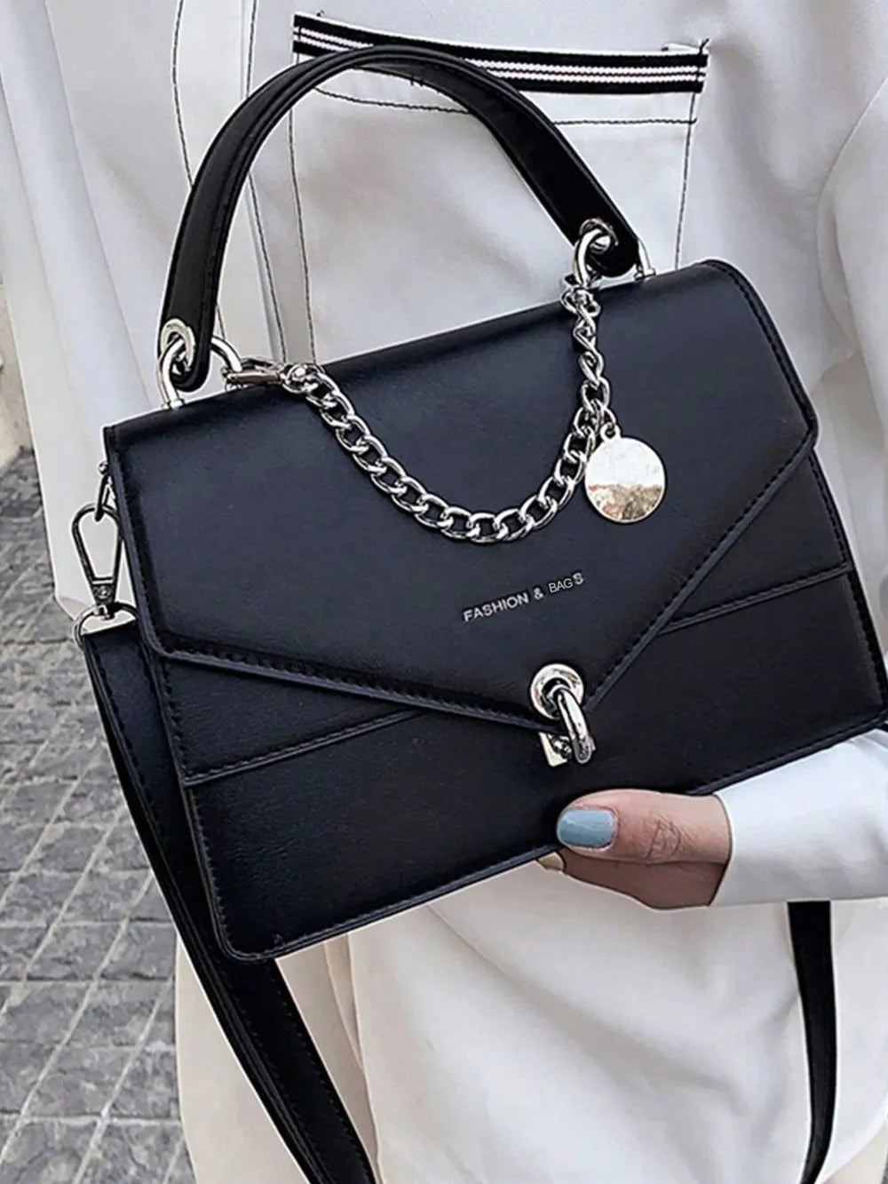Bolso de mano con cadena de cuero sintético y correa de hombro desmontable
