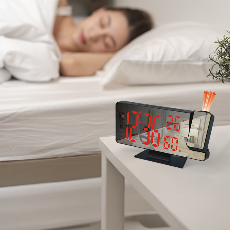 Reloj despertador con proyección LED para el hogar: hora, temperatura, luz de fondo y función de repetición.