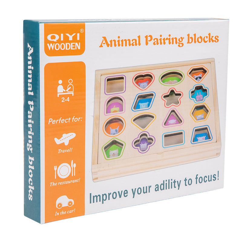 Caja bloques de madera para combinar formas. Color cognitivo de educación temprana