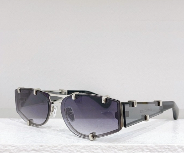 Gafas de sol de ojo de gato de metal de moda para hombre, gafas de sol pequeñas que favorecen el rostro.