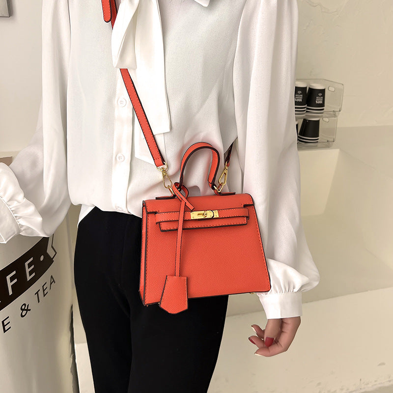Bolso Kelly de PU color caramelo, cruzado de hombro