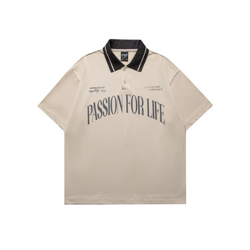 Polo holgado con diseño de cuello en contraste y estampado de letras