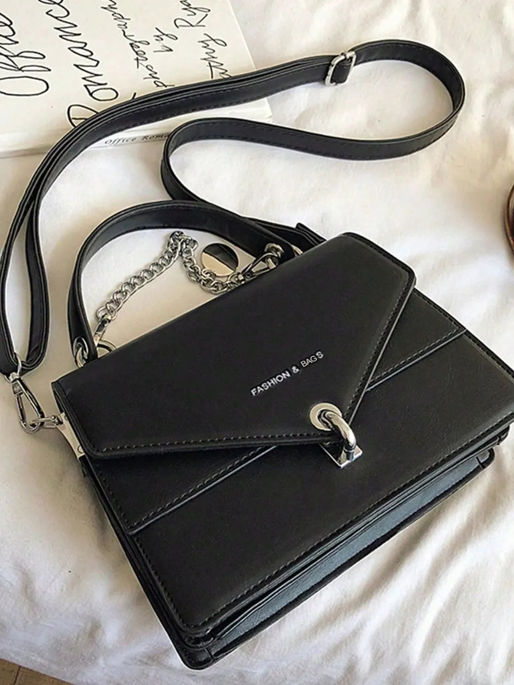 Bolso de mano con cadena de cuero sintético y correa de hombro desmontable