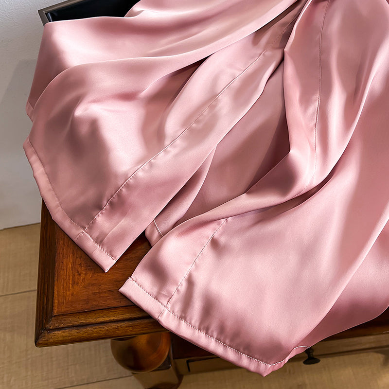 Camisón de seda fina. Ropa de dormir sexy