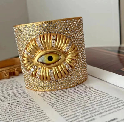 Pulsera de estilo retro literario de latón pesado bañada en oro con incrustaciones de diamantes de imitación brillantes