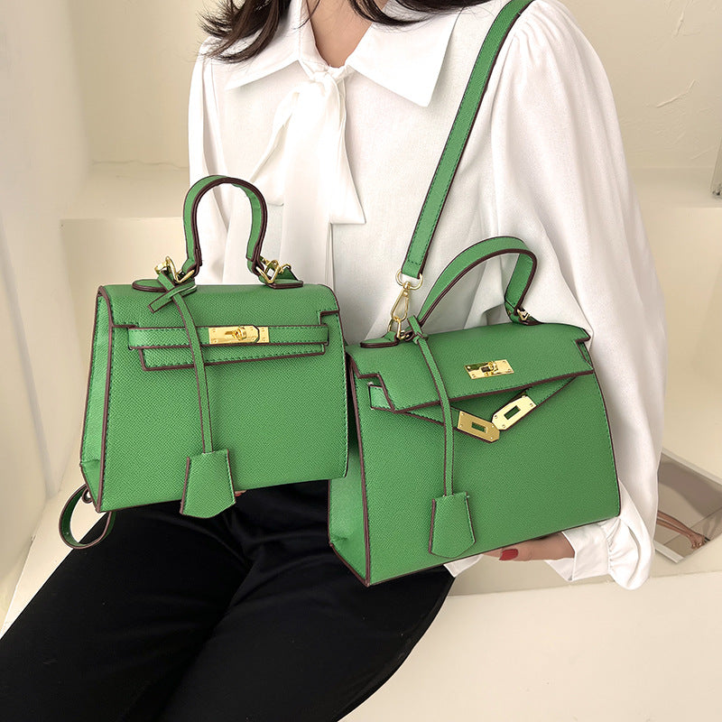 Bolso Kelly de PU color caramelo, cruzado de hombro