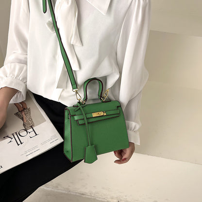 Bolso Kelly de PU color caramelo, cruzado de hombro