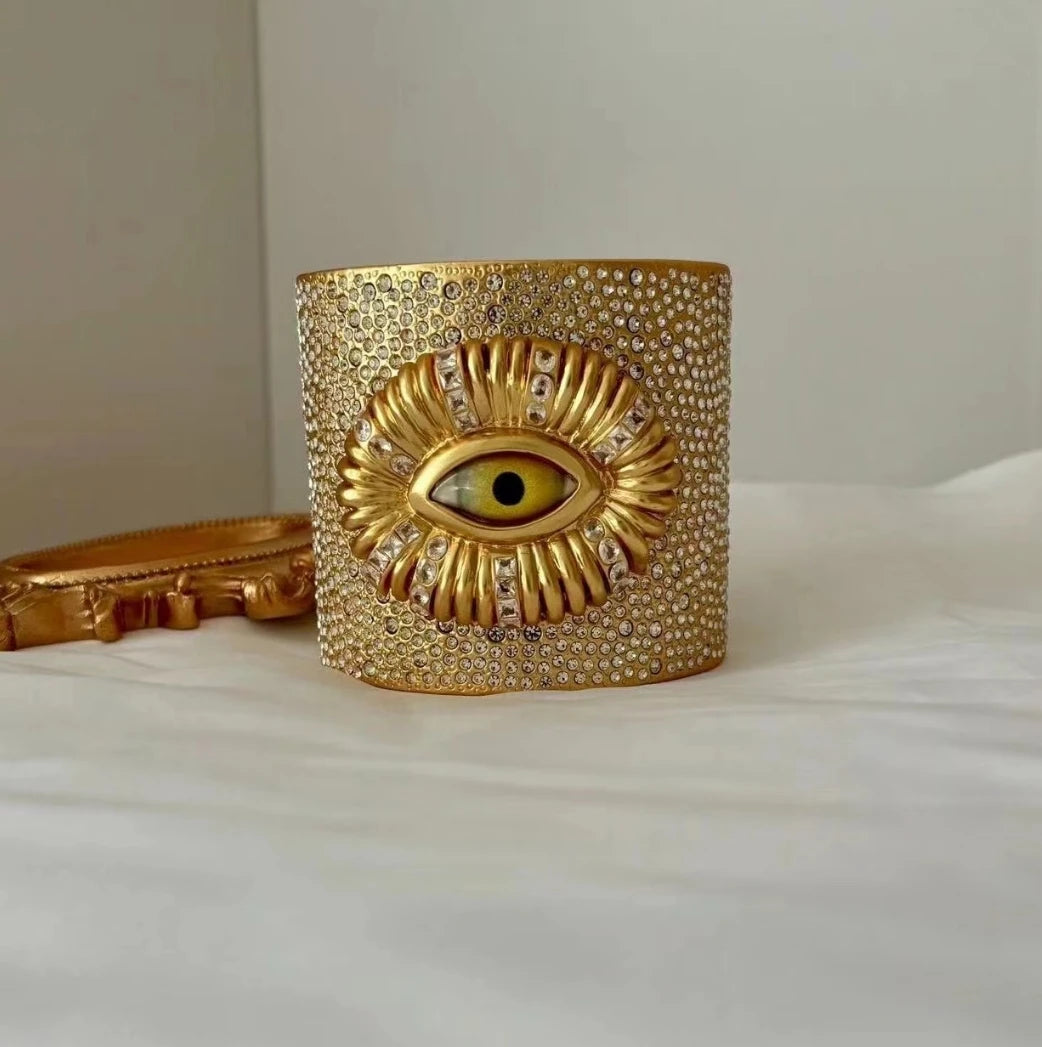 Pulsera de estilo retro literario de latón pesado bañada en oro con incrustaciones de diamantes de imitación brillantes