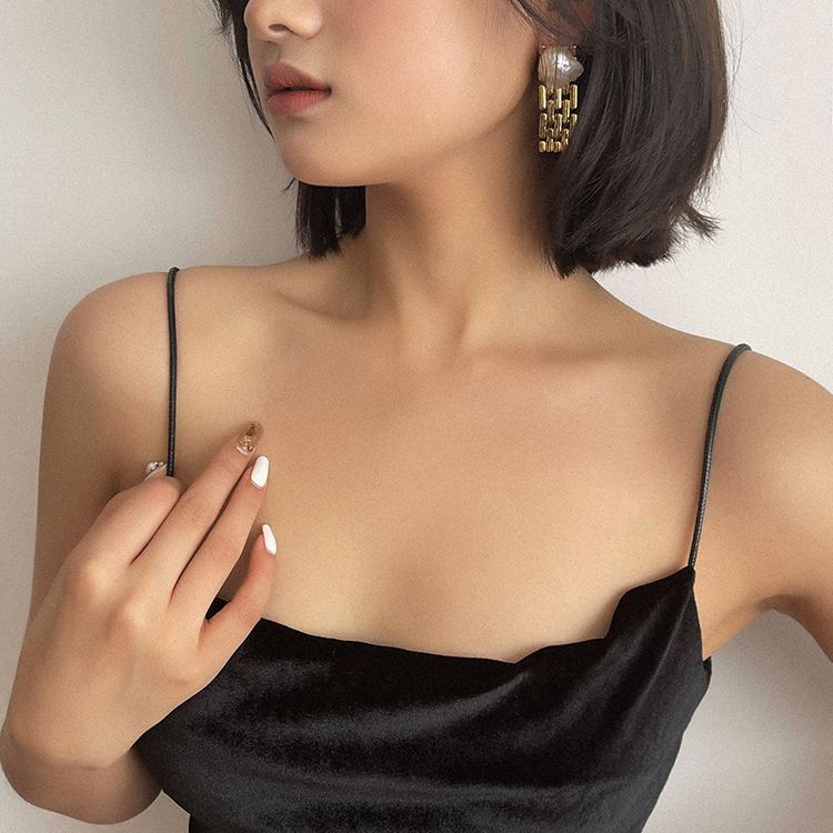 Wide chain Baroque pearl earrings for women, European and American retro fashion, shaped pearl earrings