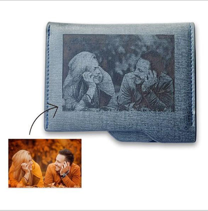 Cartera corta de cuero sintético para hombre, con patrón grabado personalizado, plegable, con foto grabada e inscripción personalizada.