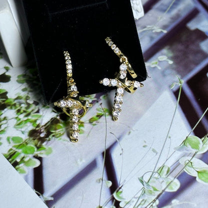 Juego de pendientes de cruz con corona giratoria y circonitas