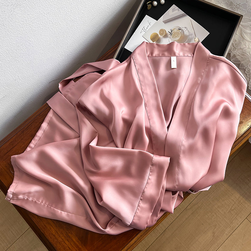 Camisón de seda fina. Ropa de dormir sexy