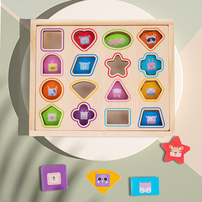 Caja bloques de madera para combinar formas. Color cognitivo de educación temprana