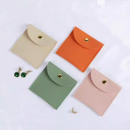 Cartera monedero con hebilla de cuero