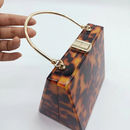 Bolso - monedero de mano de acrílico con estampado de leopardo con asa de metal