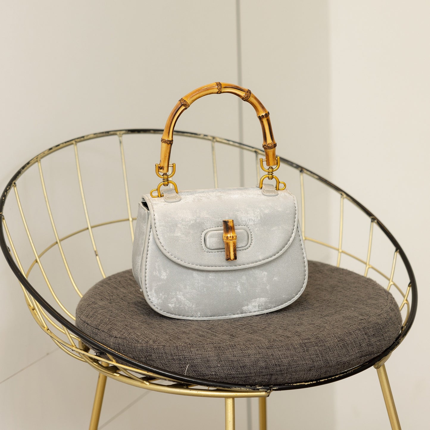 Bolso de mano estilo occidental con estructura de bambú, versátil, tipo bandolera