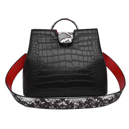 Bolso de mujer con textura de cocodrilo