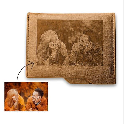 Cartera corta de cuero sintético para hombre, con patrón grabado personalizado, plegable, con foto grabada e inscripción personalizada.