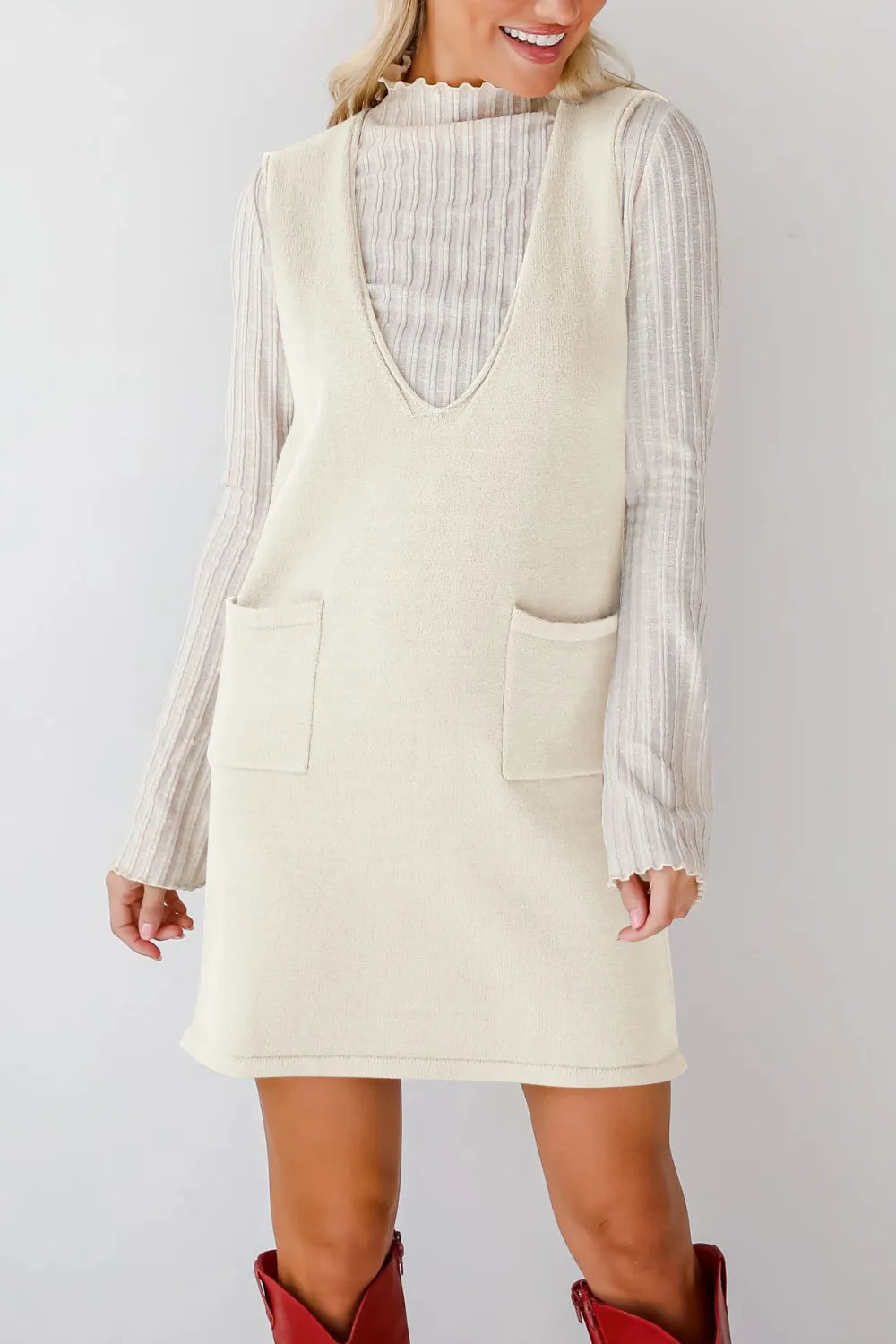 Vestido tipo jersey mini con cuello en V