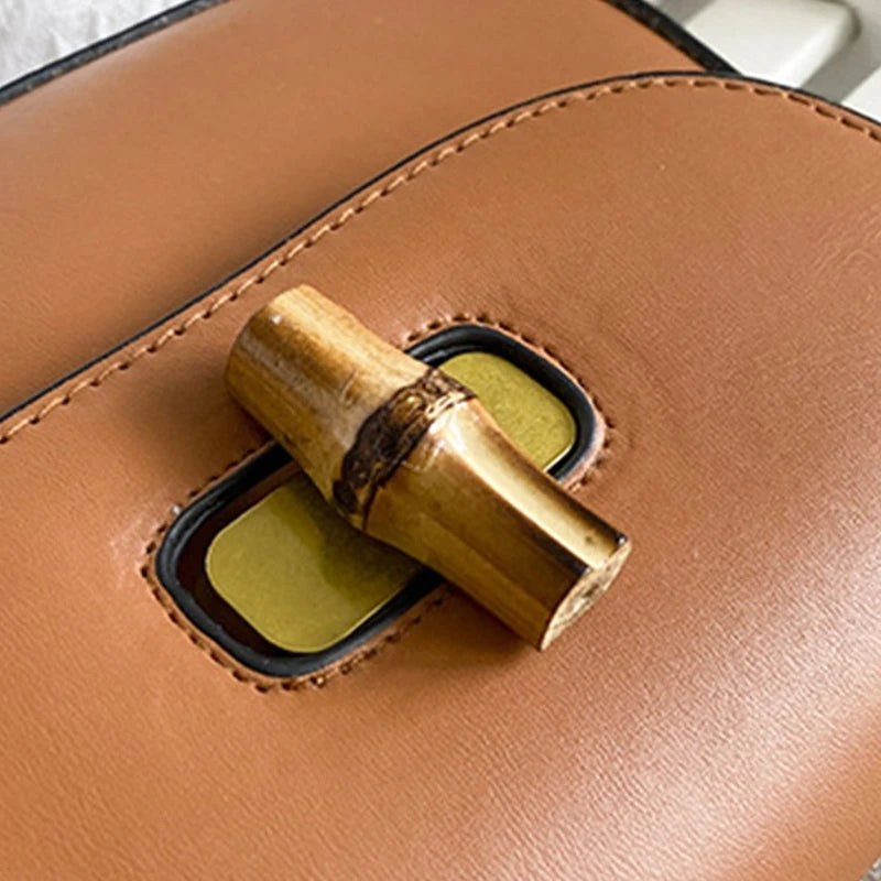 Bolso bandolera vintage con asa de bambú, de cuero