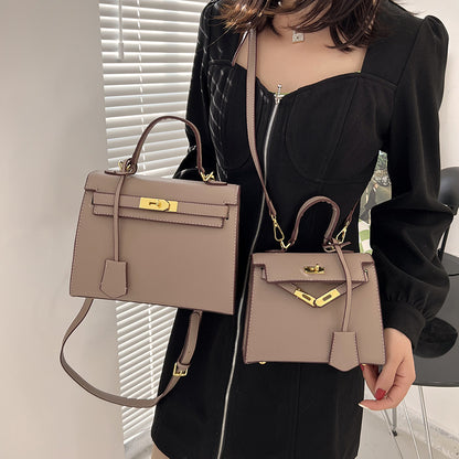 Bolso Kelly de PU color caramelo, cruzado de hombro
