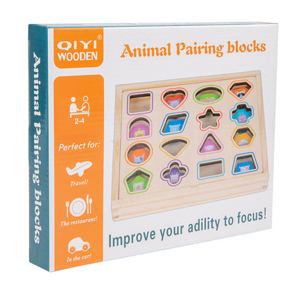 Caja bloques de madera para combinar formas. Color cognitivo de educación temprana