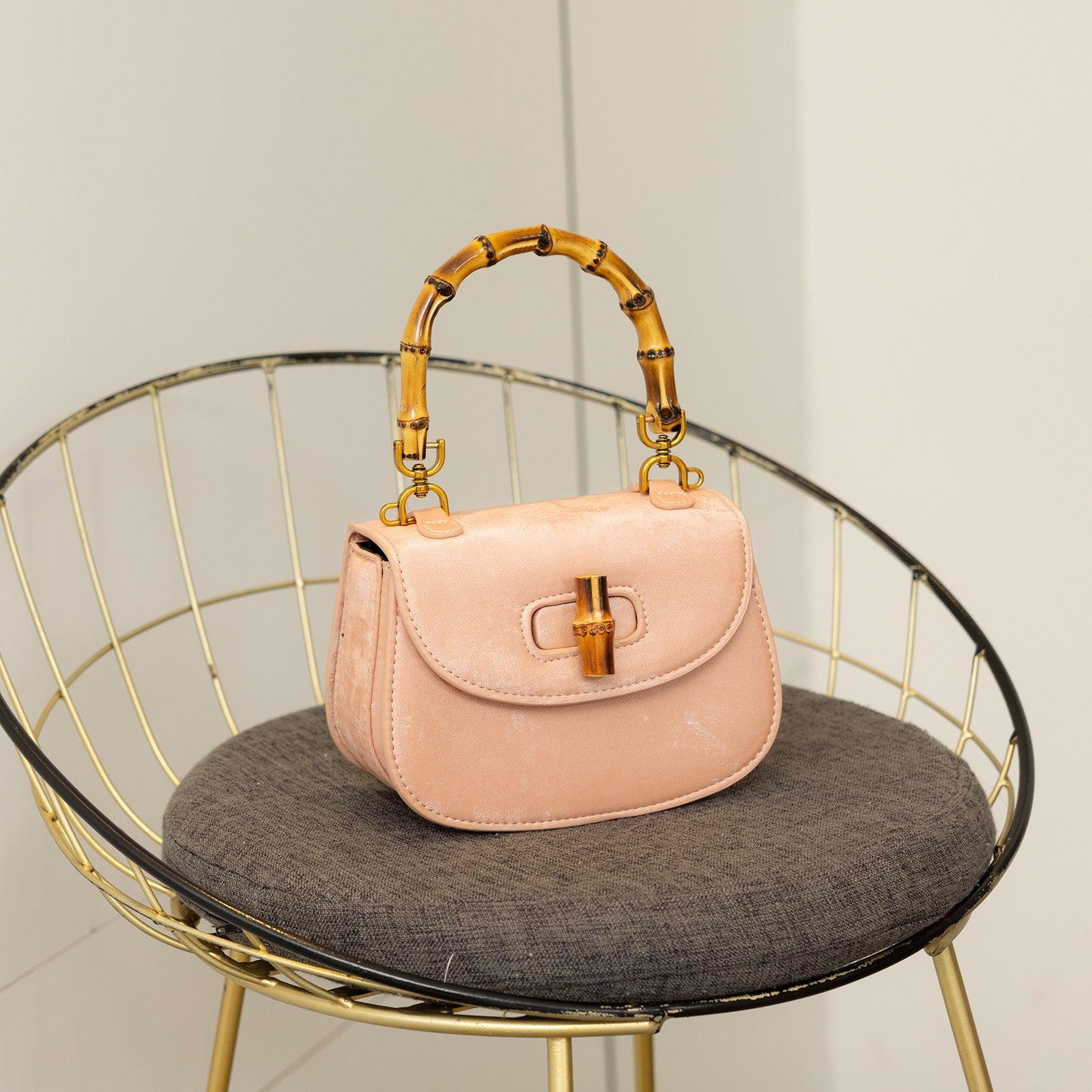 Bolso de mano estilo occidental con estructura de bambú, versátil, tipo bandolera