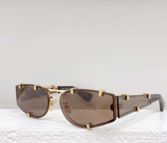 Gafas de sol de ojo de gato de metal de moda para hombre, gafas de sol pequeñas que favorecen el rostro.