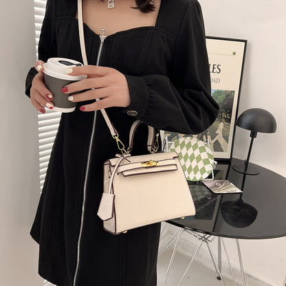 Bolso Kelly de PU color caramelo, cruzado de hombro