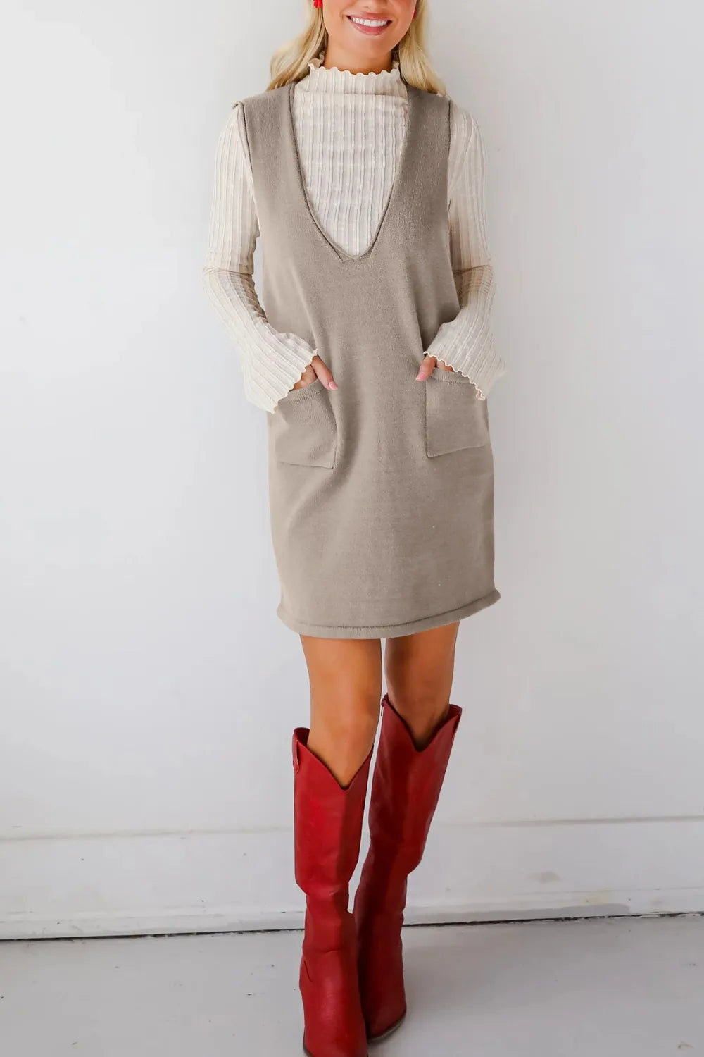 Vestido tipo jersey mini con cuello en V