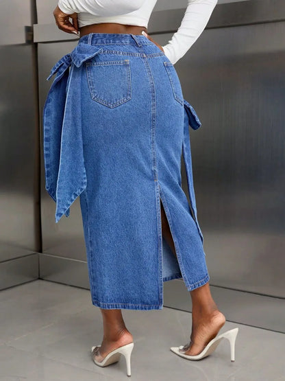 Falda vaquera con abertura en la espalda y lazo