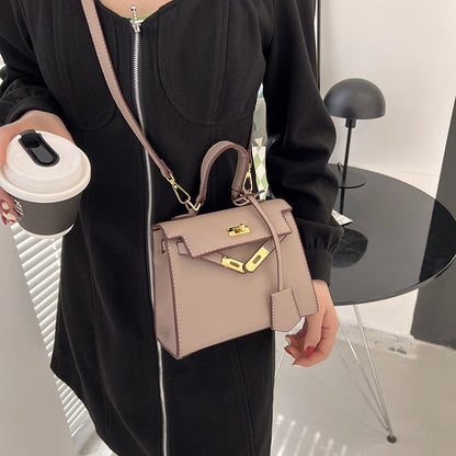 Bolso Kelly de PU color caramelo, cruzado de hombro