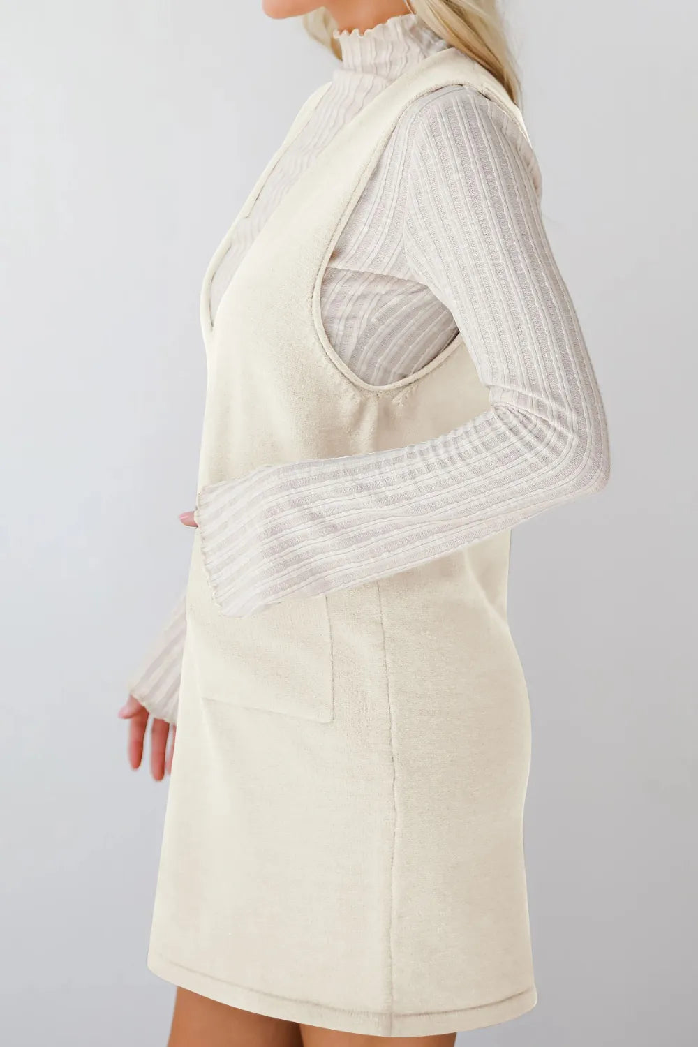 Vestido tipo jersey mini con cuello en V